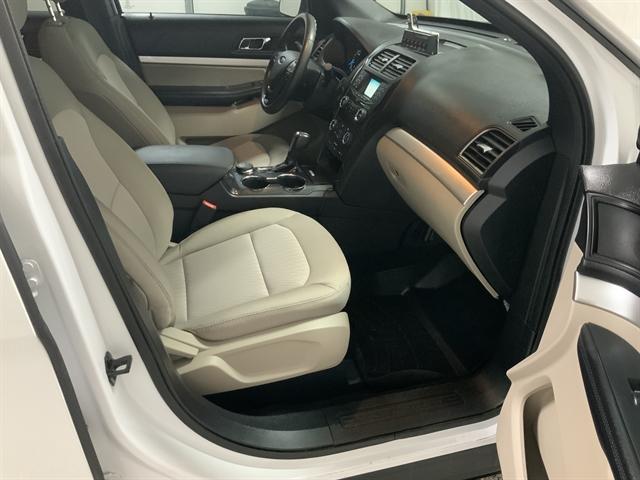 Photo of 2019 Oxford White Ford Explorer