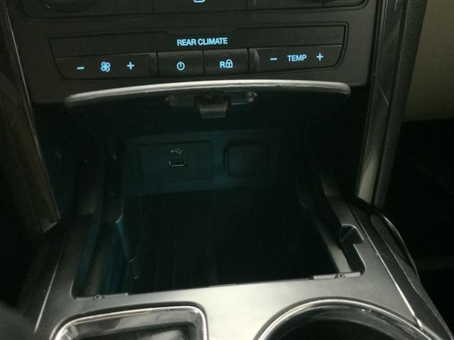 Photo of 2019 Oxford White Ford Explorer