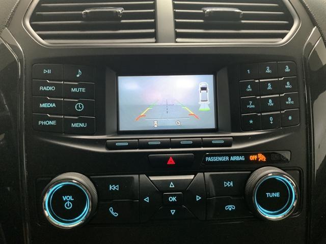 Photo of 2019 Oxford White Ford Explorer