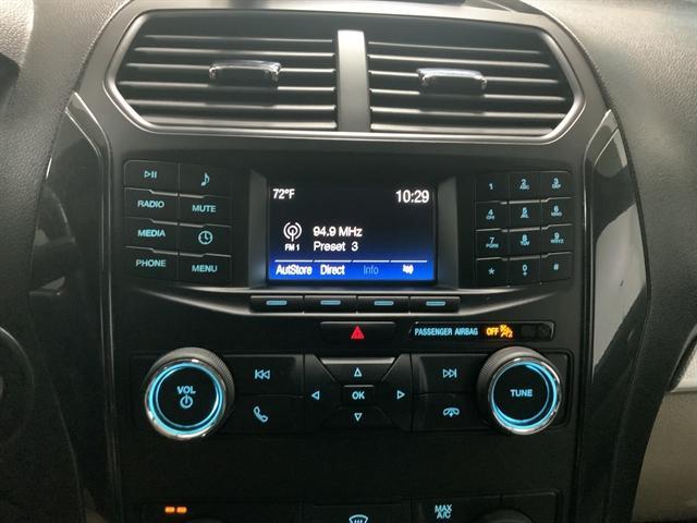Photo of 2019 Oxford White Ford Explorer
