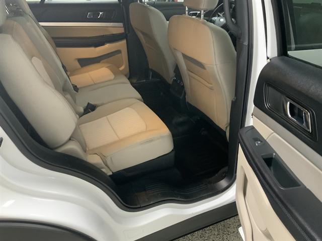 Photo of 2019 Oxford White Ford Explorer