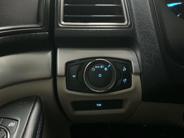 Photo of 2019 Oxford White Ford Explorer