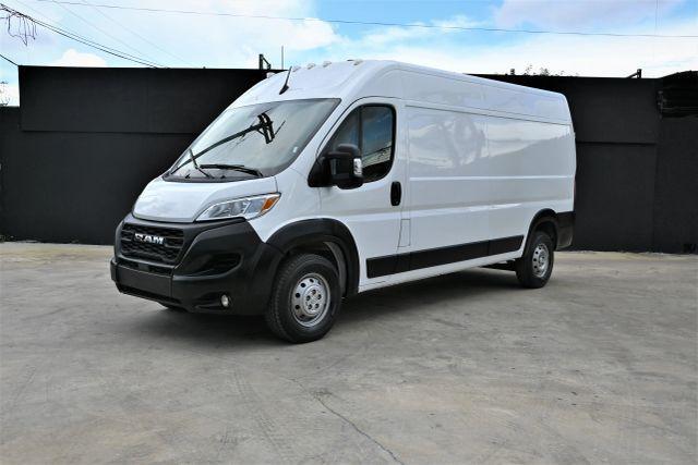 Photo of 2023 White RAM ProMaster 2500