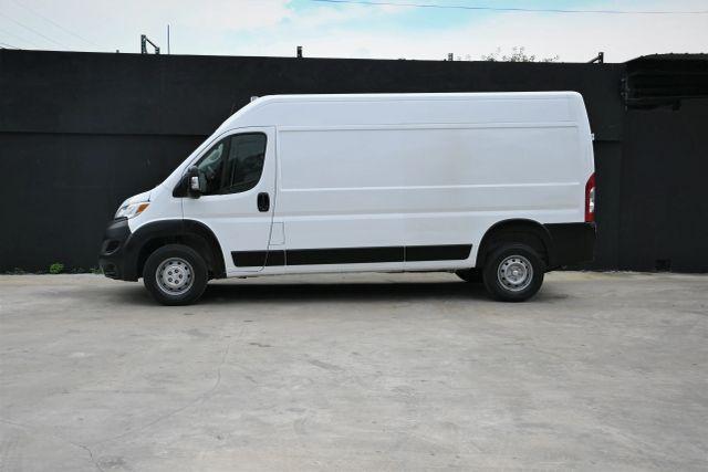 Photo of 2023 White RAM ProMaster 2500
