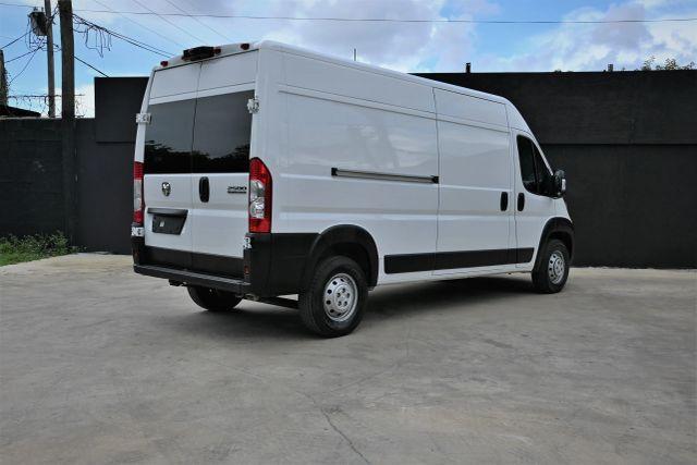 Photo of 2023 White RAM ProMaster 2500