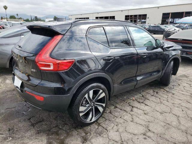 2025 Volvo XC40