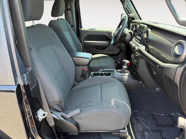 Photo of 2022 Black Clearcoat Jeep Wrangler