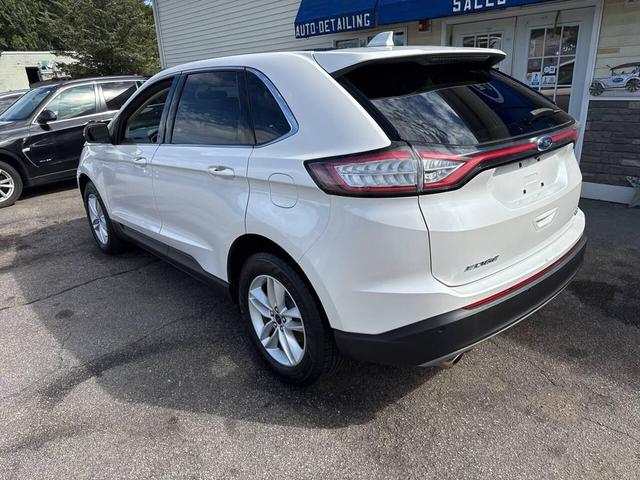 Photo of 2015 White Ford Edge