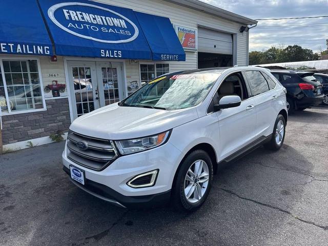 Photo of 2015 White Ford Edge