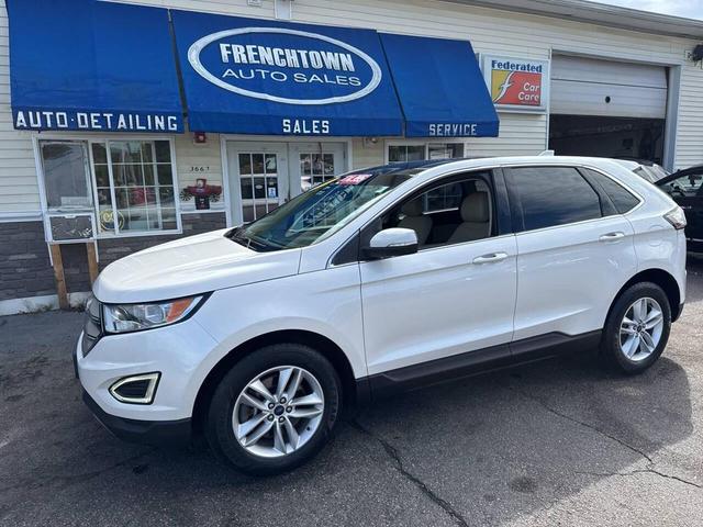 Photo of 2015 White Ford Edge