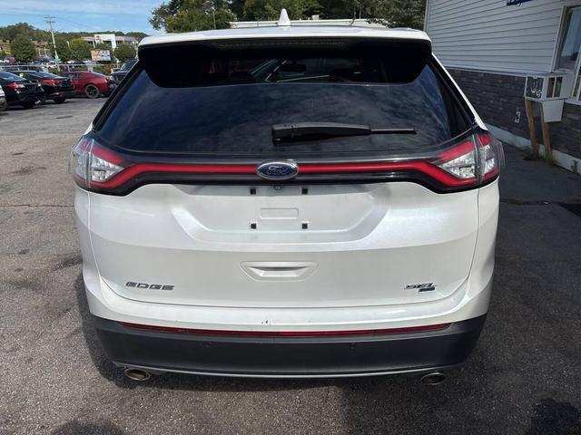 Photo of 2015 White Ford Edge