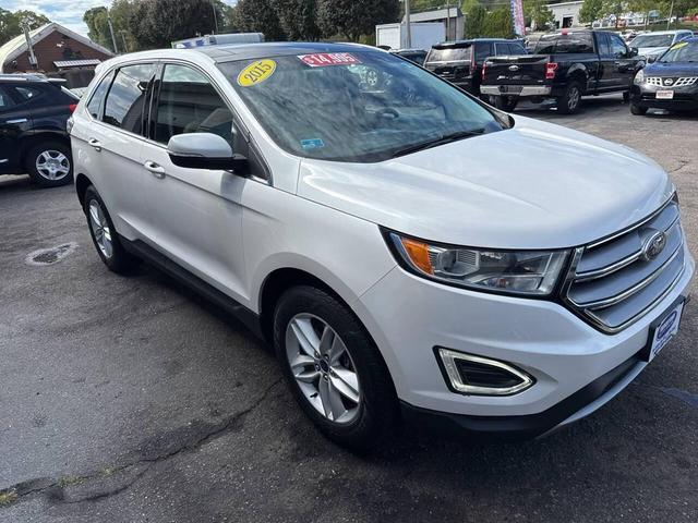 Photo of 2015 White Ford Edge
