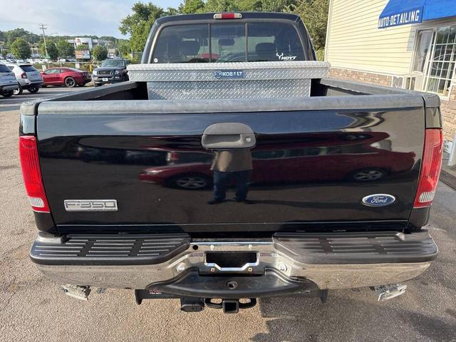Photo of 2005 Black Ford F-350