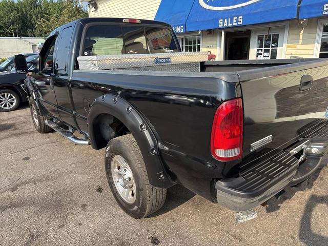 Photo of 2005 Black Ford F-350