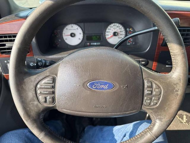 Photo of 2005 Black Ford F-350