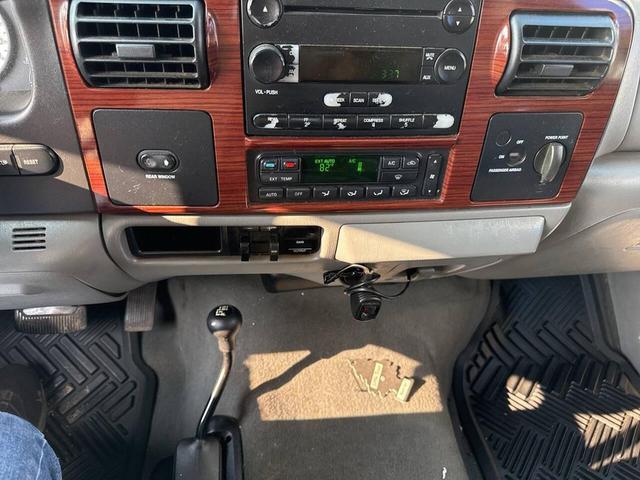 Photo of 2005 Black Ford F-350