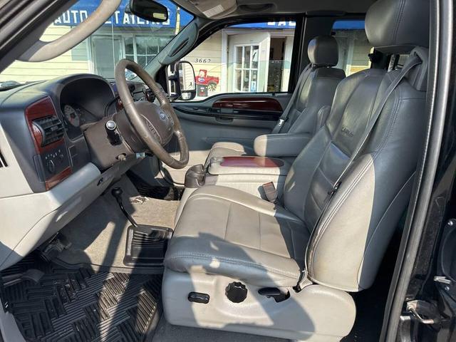 Photo of 2005 Black Ford F-350