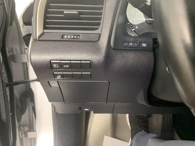 Photo of 2017 Silver Lining Metallic Lexus RX 350