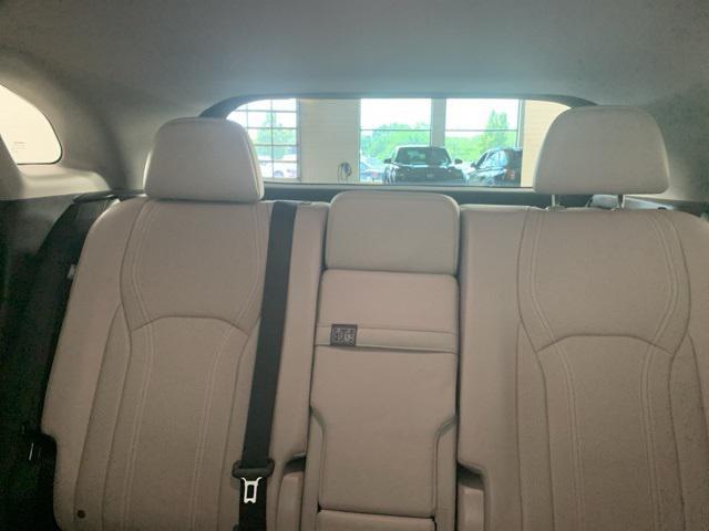 Photo of 2017 Silver Lining Metallic Lexus RX 350