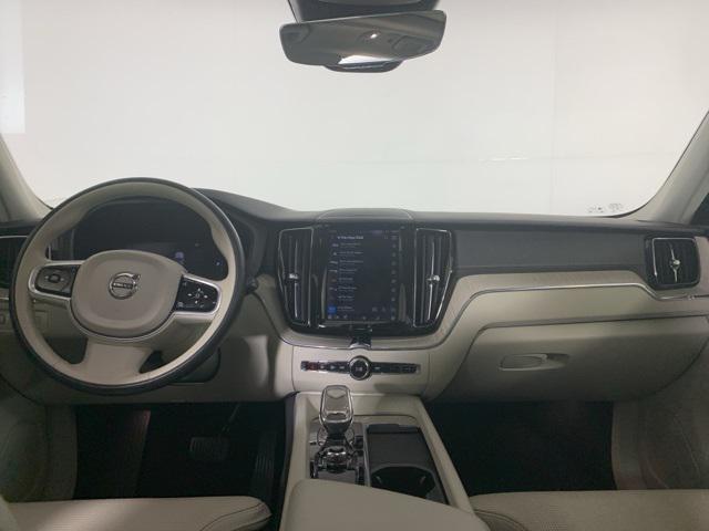 Photo of 2022 White Volvo XC60