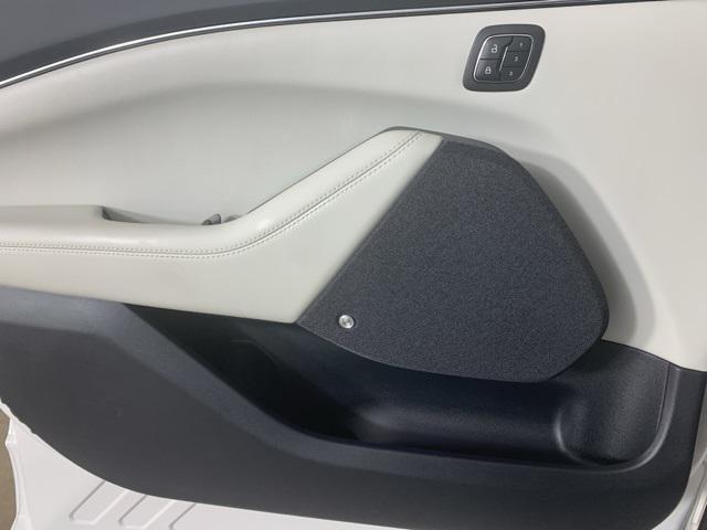 Photo of 2022 White Ford Mustang Mach-E