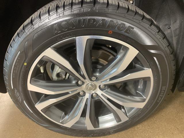 Photo of 2017 Silver Lining Metallic Lexus RX 350