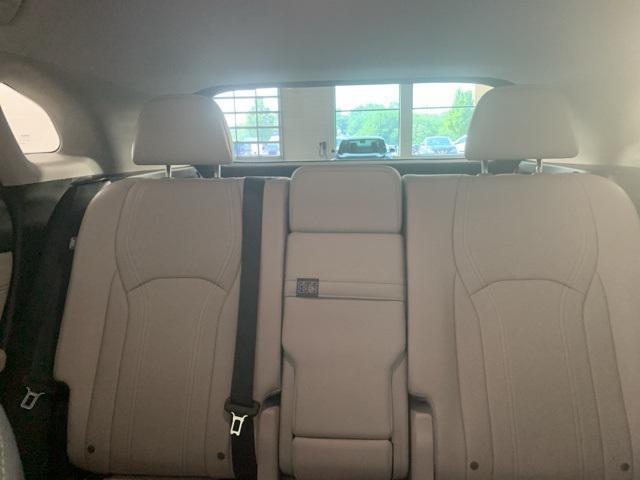 Photo of 2017 Silver Lining Metallic Lexus RX 350