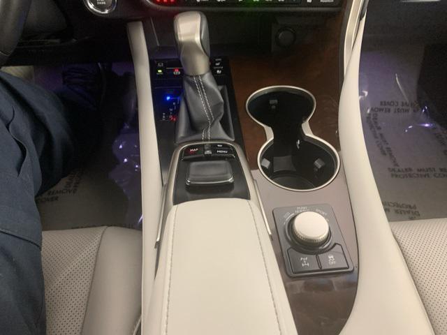 Photo of 2017 Silver Lining Metallic Lexus RX 350