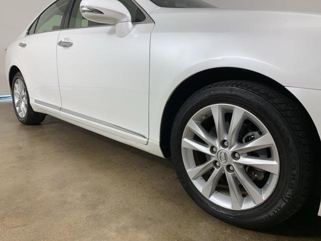 Photo of 2012 White Lexus ES 350
