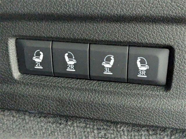 Photo of 2022 Diamond Black Jeep Grand Cherokee L