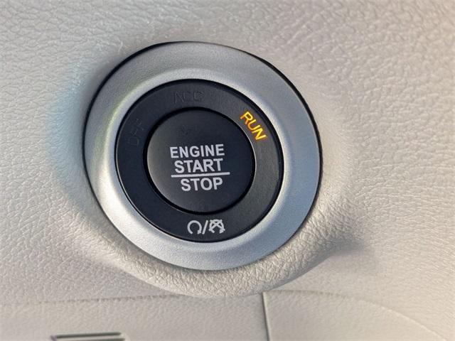 Photo of 2024 Silver Mist Clearcoat Chrysler Pacifica