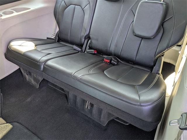 Photo of 2024 Silver Mist Clearcoat Chrysler Pacifica