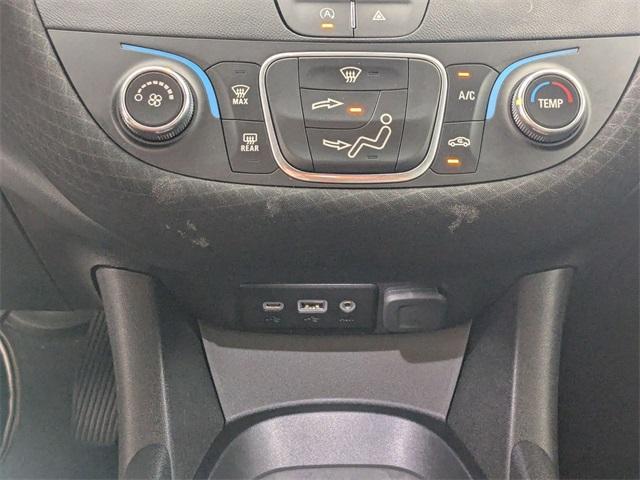 Photo of 2023 Summit White Chevrolet Malibu