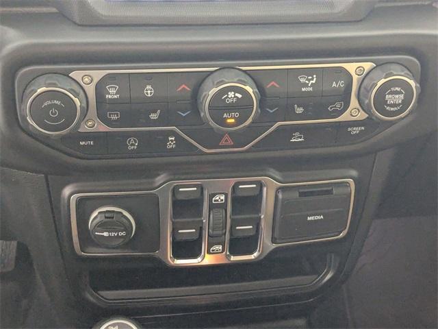 Photo of 2022 Black Clearcoat Jeep Gladiator