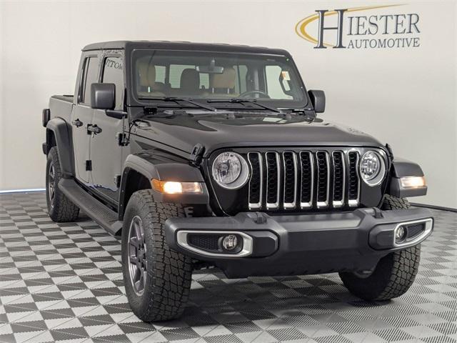 Photo of 2022 Black Clearcoat Jeep Gladiator