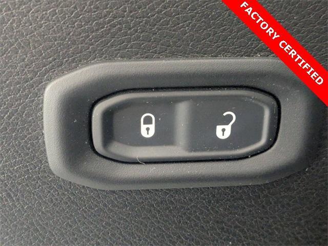Photo of 2022 Granite Crystal Clearcoat Metallic Jeep Wrangler Unlimited