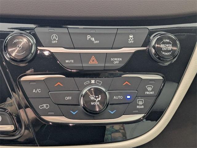Photo of 2018 Molten Silver Chrysler Pacifica