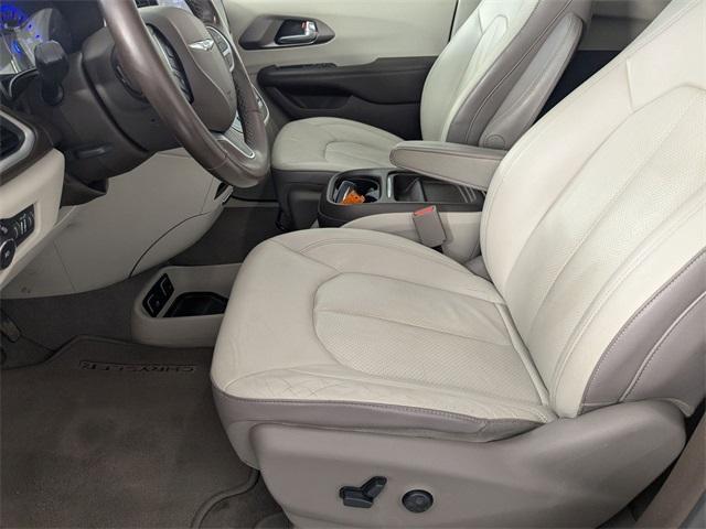 Photo of 2018 Molten Silver Chrysler Pacifica