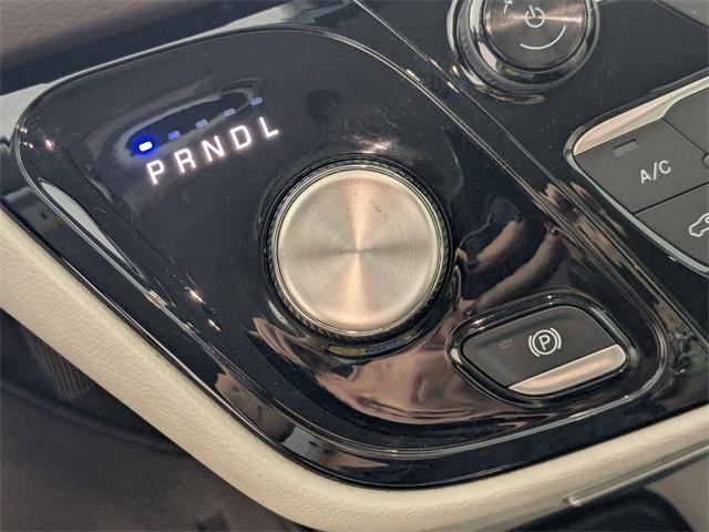 Photo of 2018 Molten Silver Chrysler Pacifica