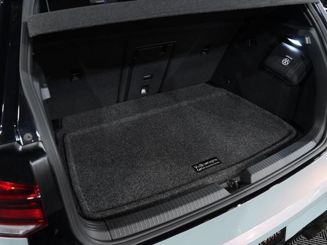Photo of 2024 BLACK Volkswagen Golf R