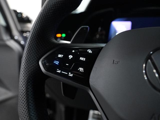 Photo of 2024 BLACK Volkswagen Golf R