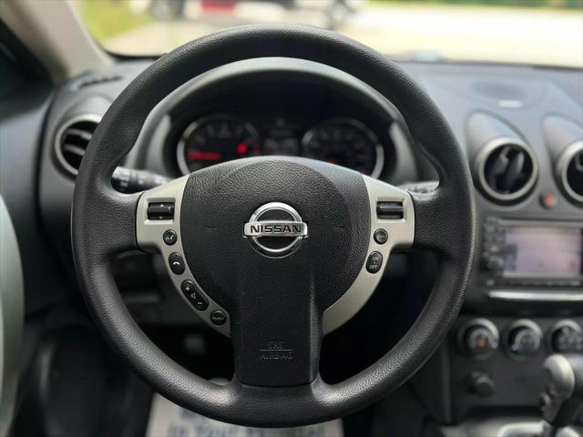 Photo of 2013 Pearl White Nissan Rogue