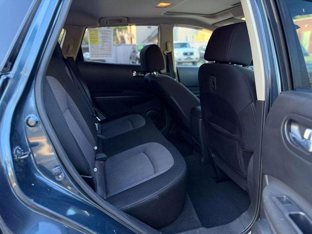 Photo of 2012 Graphite Blue Metallic Nissan Rogue