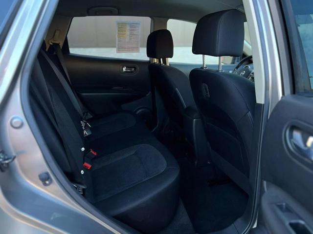 Photo of 2013 Gray Nissan Rogue