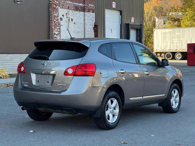Photo of 2013 Gray Nissan Rogue