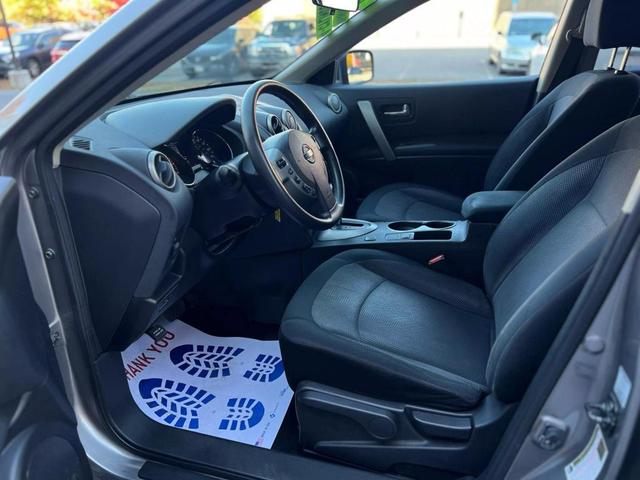 Photo of 2013 Gray Nissan Rogue