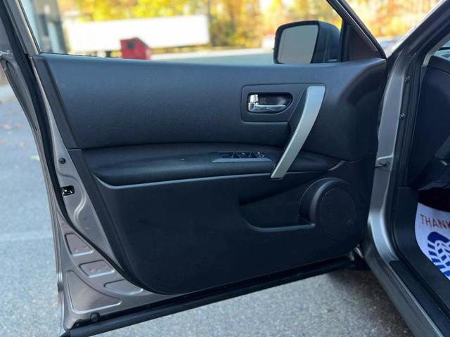 Photo of 2013 Gray Nissan Rogue