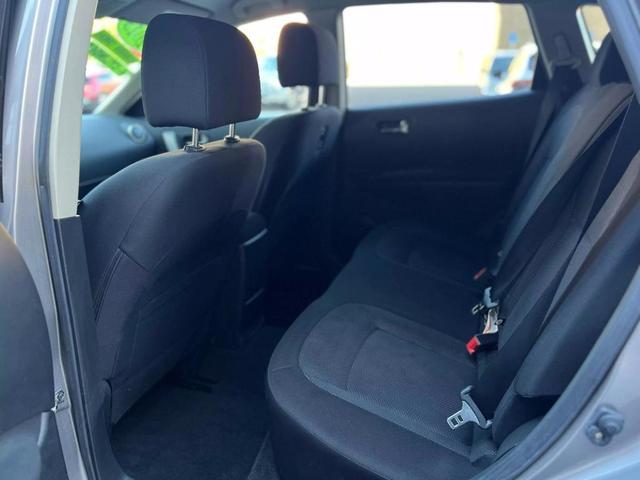 Photo of 2013 Gray Nissan Rogue