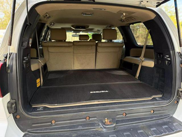 Photo of 2015 Super White Toyota Sequoia