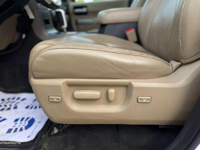 Photo of 2015 Super White Toyota Sequoia